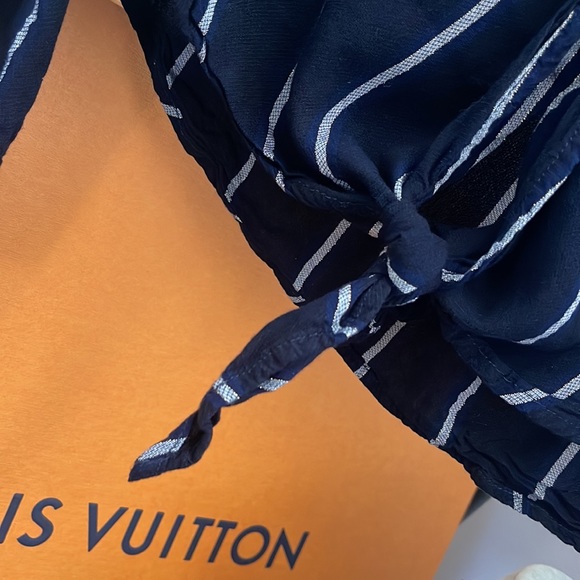 Rails Ava Metallic Stripe Tie Front Button Down Shirt
Navy Blue S - Picture 6 of 9